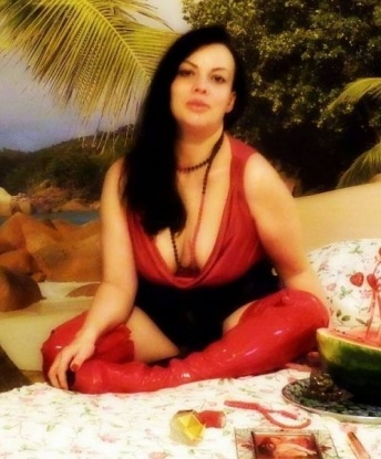 У меня есть все, чтобы сделать твои фантазии яркими и незабываемыми! 💋
Я опытная и отзывчивая, готовая погрузиться с тобой в мир наслаждения и страсти. Мои услуги включают классический и эротический массаж, оральный и классический секс, а также ролевые игры и фетиш. Ты точно не останешься равнодушным!
Посмотри мои фото и убедись в том, что у меня нежное и соблазнительное тело, которое будет тебе принадлежать на все 100%! ✔️
В моем арсенале есть множество довольных клиентов, которые рекомендуют меня своим друзьям. Я горжусь своей репутацией и всегда стараюсь превзойти ожидания своих партнеров. Ты можешь быть уверен, что со мной ты получишь непревзойденное удовольствие! 🌟
Живу в Москве и готова встретиться с тобой в любое время и в любом месте. У нас будет незабываемое свидание, и ты захочешь повторить его снова и снова.
Не упускай свой шанс и позвони мне прямо сейчас, чтобы перейти на новый уровень наслаждения! 💫 Олеся